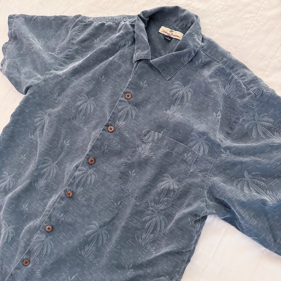 Tommy Bahama Other - Tommy Bahama 100% Silk Hawaiian‎ Shirt Men's LARGE Navy Short Sleeve Palm Trees